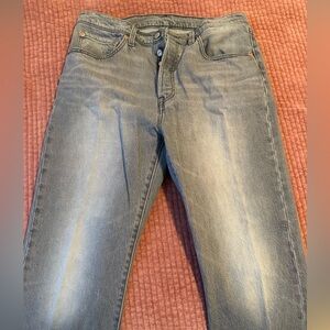 501 Levi’s faded gray jeans